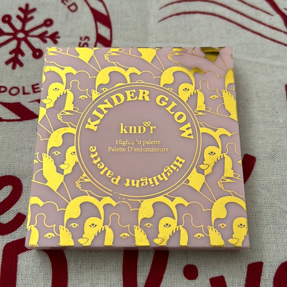 Kinder Glow highlighting pallet by Knd*r